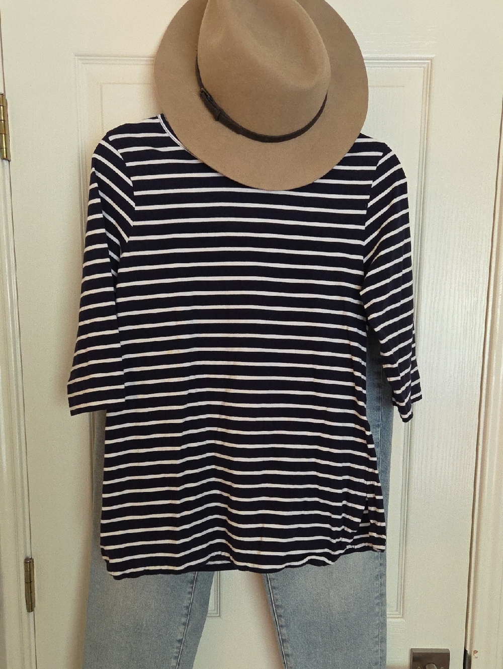 🚦3for$15🚦Striped Navy and White Women’s Crewneck Top US Size 8